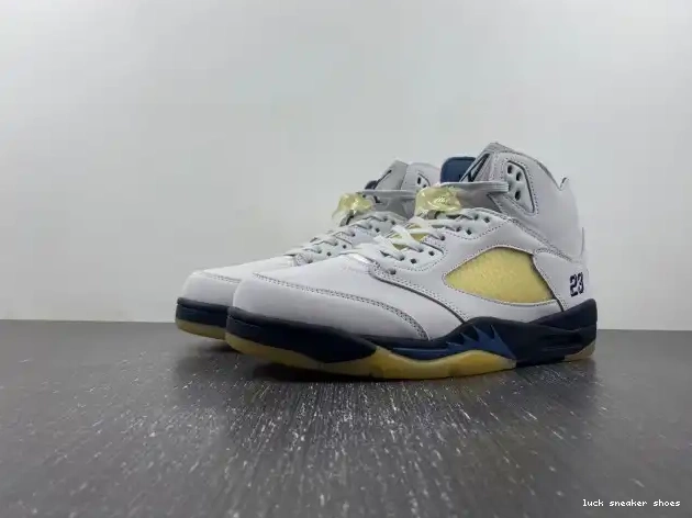 LUCY Maniere A Air Ma 5 Jordan FZ5758-004 x WMNS 0507